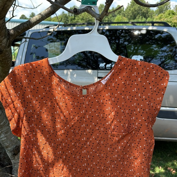 Tempted Los Angeles Triangle Design Rust Orange Blouse Solid Back Keyhole M - Picture 5 of 16